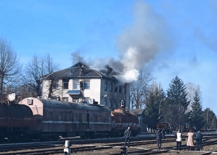 Incendiu la gara feroviară din Ocnița: pompierii au intervenit de urgență