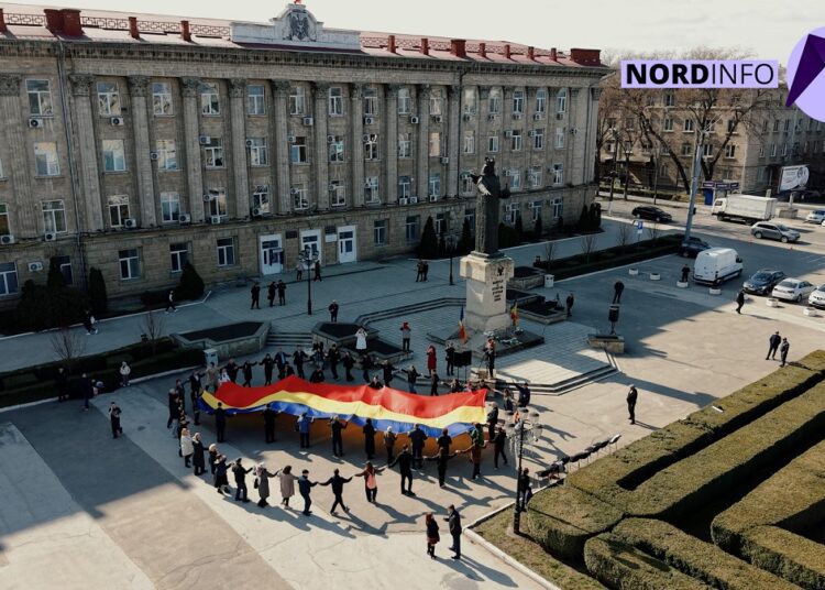 VIDEO // Bălți, în Hora Unirii. Zeci de participanți din nordul țării au marcat 108 ani de la Unirea Basarabiei cu România