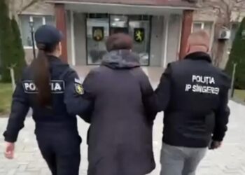VIDEO // Escrocherie la Sîngerei: o femeie de 73 de ani, prinsă în flagrant