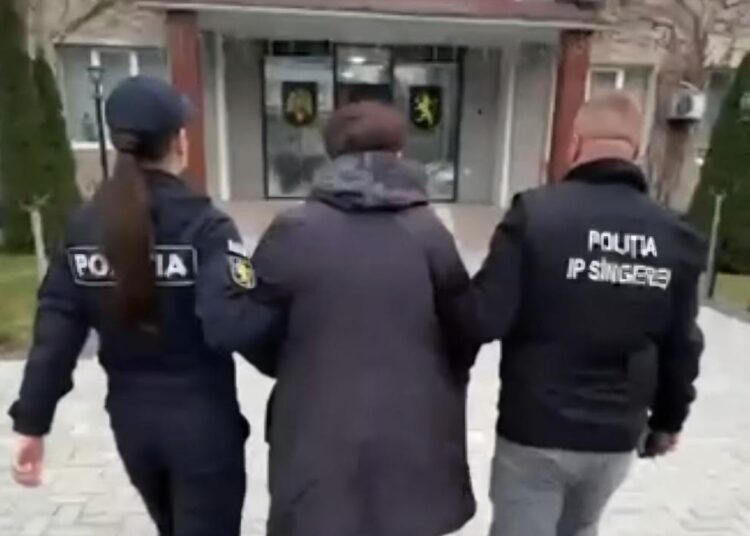 VIDEO // Escrocherie la Sîngerei: o femeie de 73 de ani, prinsă în flagrant