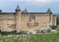 FOTO // Zidul cetății Hotin s-a prăbușit, iar accesul turiștilor este restricționat: „Situație periculoasă”