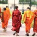 Zeci de călugări au fost arestaţi pe un aeroport din Sri Lanka, după ce polițiștii au descoperit că ascundeau în bagaje droguri