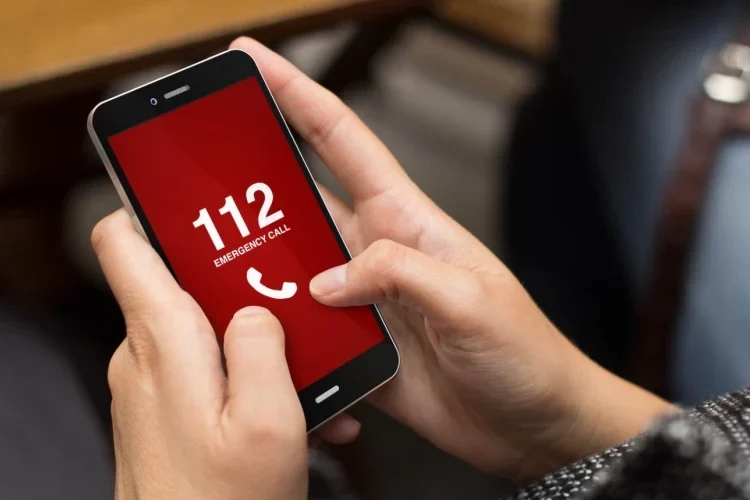 Peste 61 de mii de apeluri non-urgente la 112, în aprilie. Peste 50% erau „mute”, iar o persoană a sunat de 2816 de ori