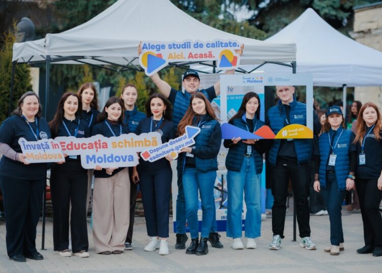 FOTO // Oportunități de studii și carieră pentru elevii din nordul Moldovei, prezentate la Edineț