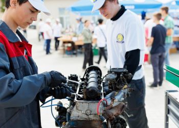 Specialități noi și mai multe locuri la buget în 2026: tot mai mulți tineri aleg învățământul profesional tehnic