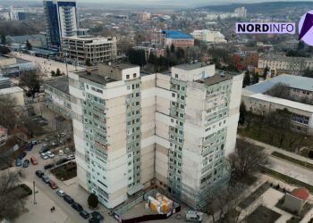 VIDEO // Ministrul Energiei a inspectat un bloc în plină renovare la Bălți: investiții pentru facturi mai mici