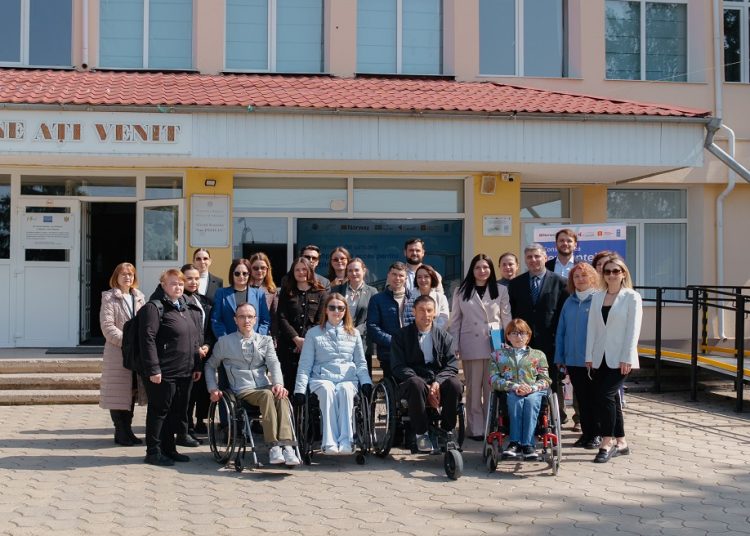 VIDEO // Acces mai simplu la vot: 30 de rampe, construite în instituții publice din Republica Moldova