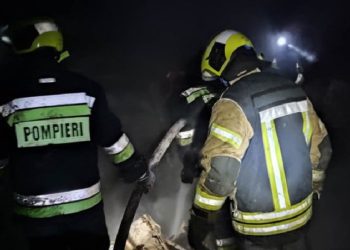 Două persoane, salvate dintr-un incendiu izbucnit într-o locuință din Bălți