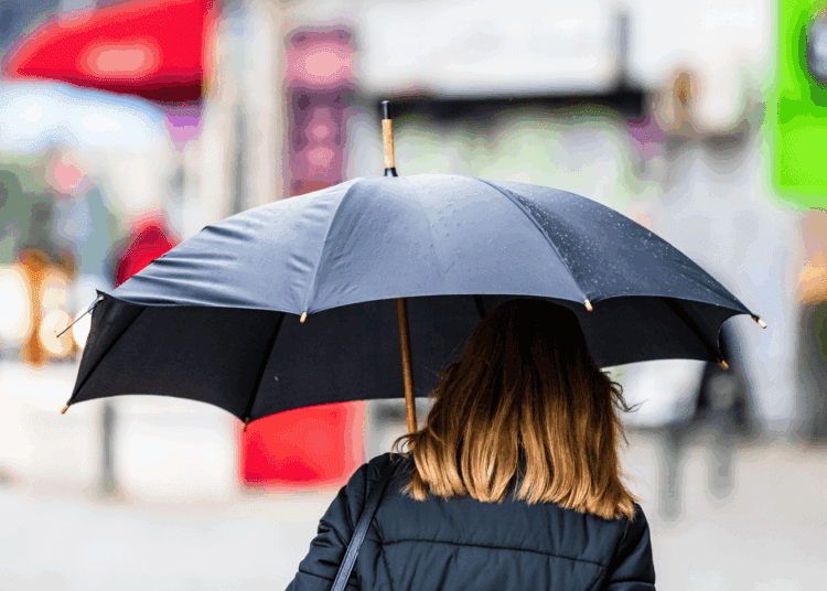 METEO // Ploi și vreme rece. Câte grade vor fi astăzi