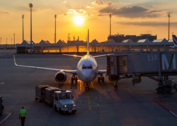 Criză de kerosen în Europa. Experții din aviație avertizează că zborurile din sezonul de vară ar putea fi perturbate