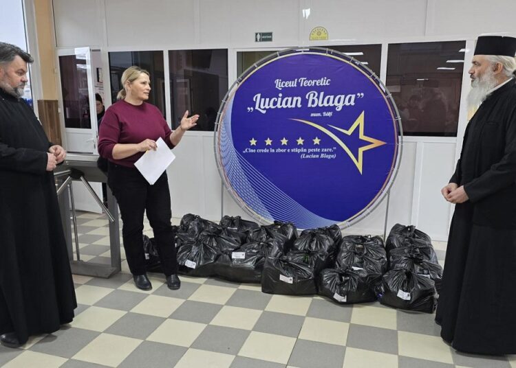 FOTO // Pachete alimentare pentru aproape 100 de elevi din Bălți