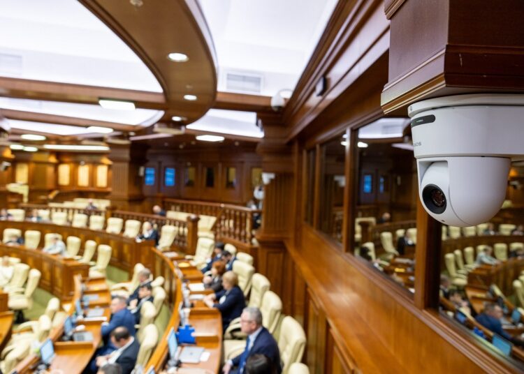 Transmisiuni live mai clare din Parlament, cu sprijinul Elveției