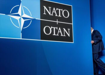 Donald Trump amenință că se gândeşte serios să retragă SUA din NATO: „Am știut mereu că e un tigru de hârtie, și Putin știe asta”