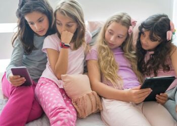 Țara care va interzice rețelele sociale pentru copiii sub 15 ani