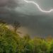 METEO // Ploi cu descărcări electrice în mai multe localități din țară