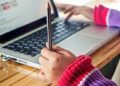 A început testarea națională în învățământul primar. Mii de elevi vor susține examenele în format digital