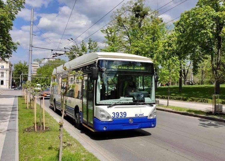 Călătoriile cu troleibuzul și autobuzul, mai scumpe în Chișinău