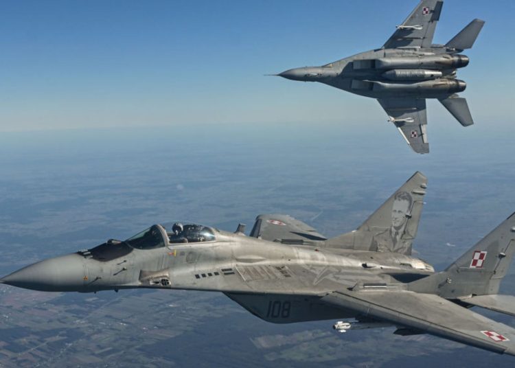 Avioane de luptă NATO, mobilizate de urgență după ce o dronă a pătruns în spațiul aerian al Alianței