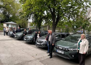 Vor ajunge mai rapid la copiii cu cerințe educaționale speciale. Cinci automobile noi, distribuite structurilor teritoriale de asistență psihopedagogică