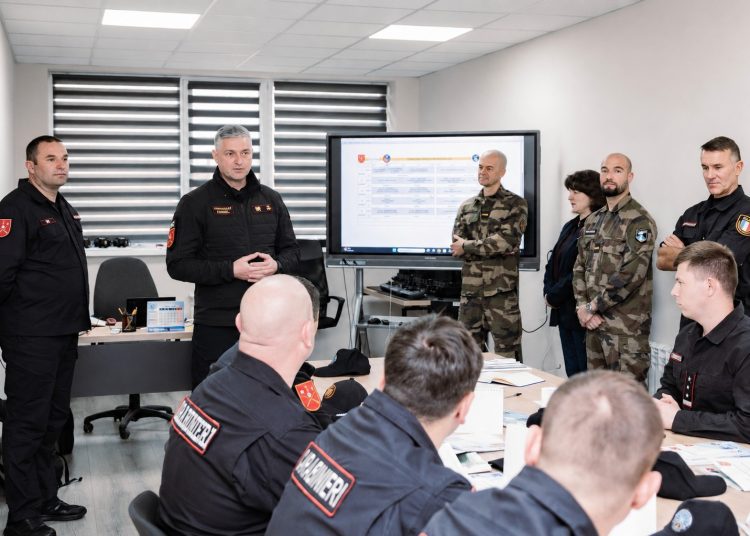 Carabinierii participă la un curs de instruire pentru operarea dronelor