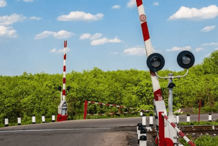 Accident feroviar pe calea ferată Ocnița–Vălcineț: un automobil a fost lovit de tren