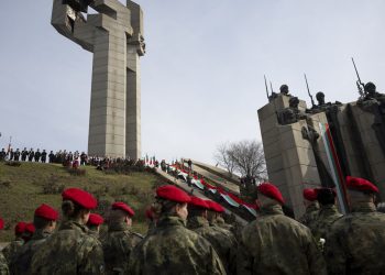 Bulgaria se înarmează. Vrea să cheltuie 5% din PIB pe apărare