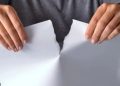 Bărbat amendat cu 30.000 de lei după ce a rupt un document într-un birou de poliție din Rîșcani