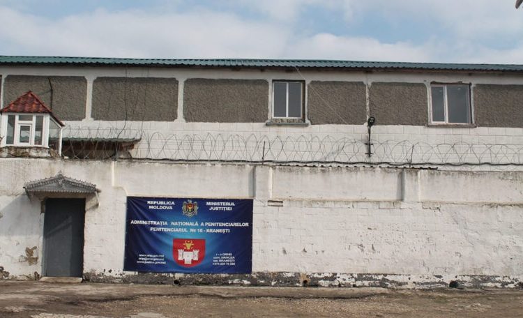 Focuri de armă la Penitenciarul din Brănești: un fost deținut a încercat să intre forțat cu mașina pe teritoriul instituției