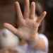 Fetiță de 5 ani, abuzată sexual de concubinul mamei. Făptașul și femeia și-au primit pedeapsa