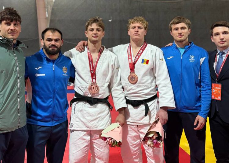 FOTO // Judocanii moldoveni au obținut trei medalii de bronz la Grand Slam-ul din Tadjikistan
