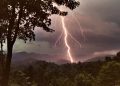 METEO // Meteorologii prognozează ploi cu descărcări electrice în mai multe localități din nordul țării