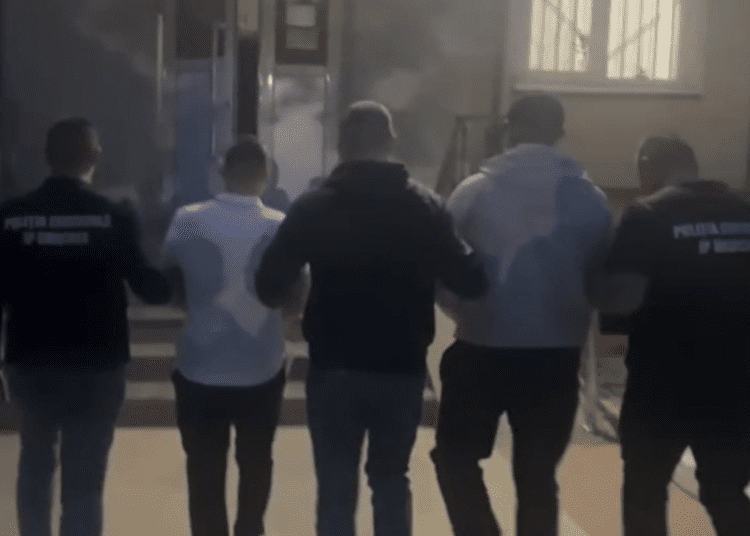 VIDEO // Grupare de escroci destructurată la Drochia: prejudiciu de peste 2 milioane de lei