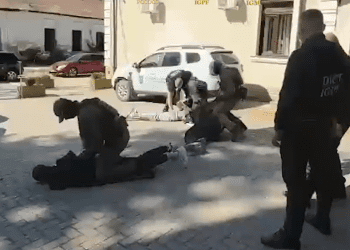 VIDEO // Al 18-lea membru al unei rețele de migrație ilegală, reținut la Briceni. Trei cetățeni ucraineni, cercetați pentru fals în declarații