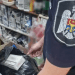 VIDEO // Țigări de zeci de mii de lei, depistate de polițiști la Fălești. O femeie de 68 de ani, cercetată
