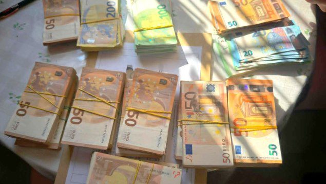 AUDIO // Opt persoane, reținute de procurorii de la Bălți în comun cu CNA într-un dosar de contrabandă și spălare de bani