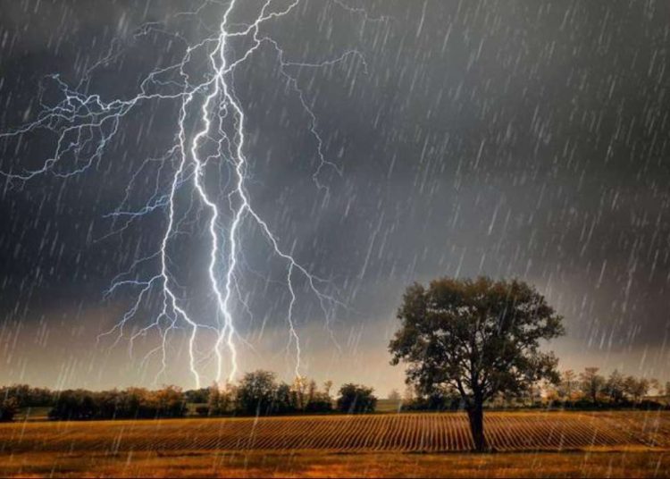 METEO // Ploi puternice pe întreg teritoriul țării