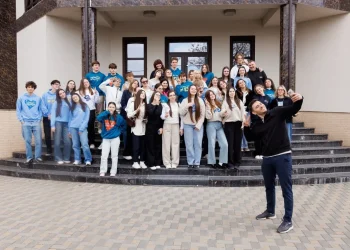 FOTO // „Școala tinerilor comunicatori europeni”: 40 de tineri din Euro Cluburi învață să transforme informația despre UE în campanii digitale
