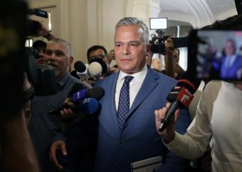 Guvernul Veștea a fost respins de Parlamentul României. Mingea a ajuns înapoi în curtea lui Nicușor Dan