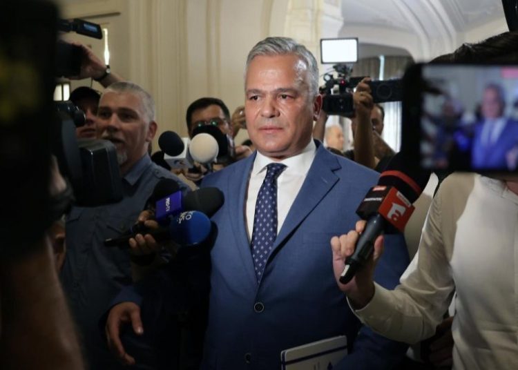 Guvernul Veștea a fost respins de Parlamentul României. Mingea a ajuns înapoi în curtea lui Nicușor Dan