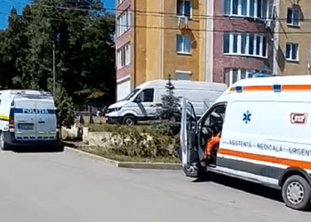 VIDEO // Alertă cu bombă într-un bloc din Bălți: zeci de locatari au fost evacuați