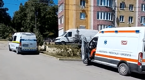 VIDEO // Alertă cu bombă într-un bloc din Bălți: zeci de locatari au fost evacuați