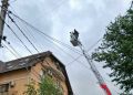 FOTO // Un fulger ar fi provocat un incendiu la mansarda unui bloc din Chișinău
