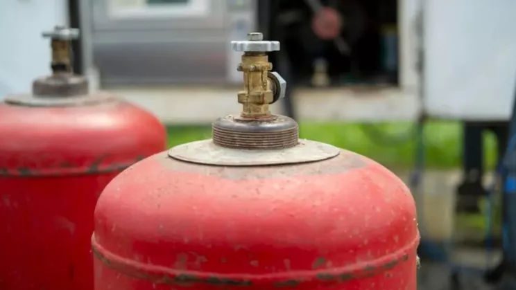 Explozie provocată de o butelie de gaz la Băcioi. Un bărbat a murit, iar altul a fost rănit