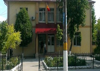 Un deținut de 23 de ani a murit după ce a fost împușcat în timpul unei tentative de evadare la Judecătoria Strășeni
