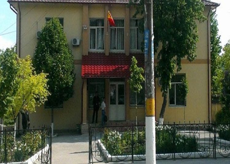Un deținut de 23 de ani a murit după ce a fost împușcat în timpul unei tentative de evadare la Judecătoria Strășeni