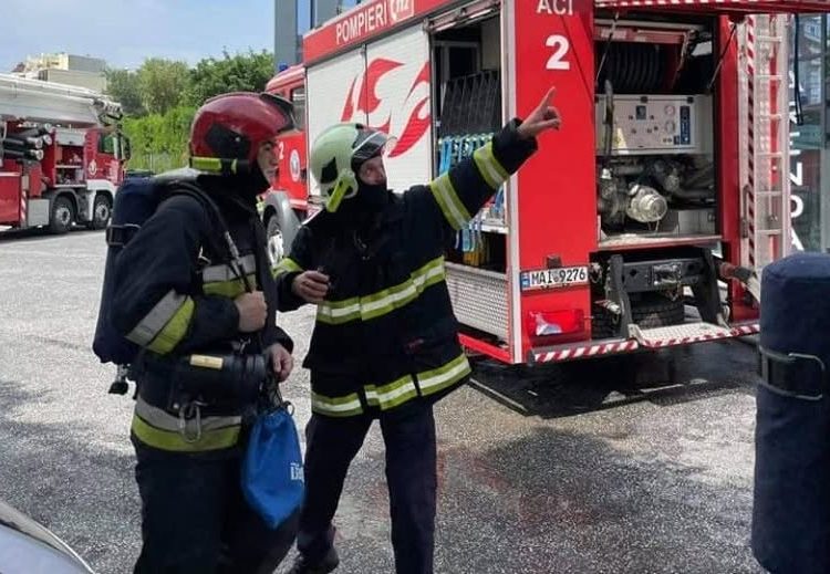 Ștefan Vodă: Un pacient a ieșit pe balconul spitalului raional și s-a urcat pe un cablu amplasat între etajele trei și patru