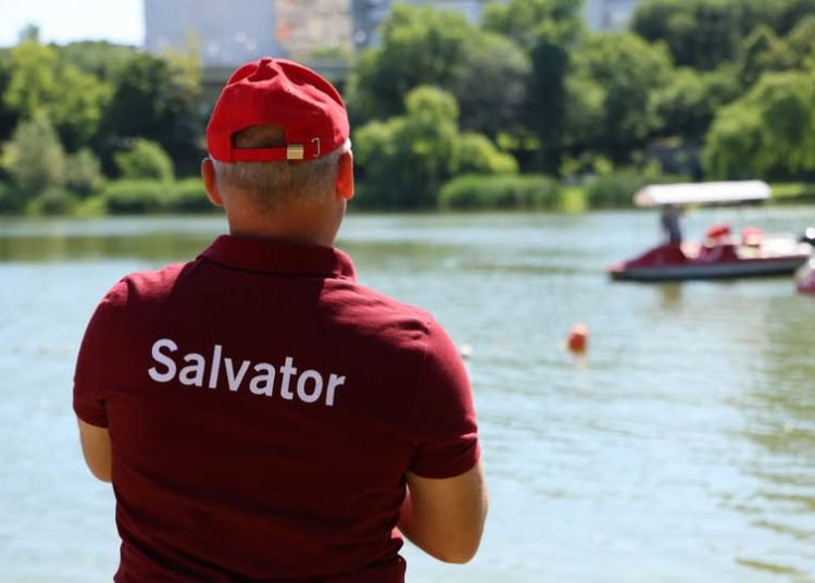 O copilă de 13 ani și-a pierdut viața după ce a intrat să înoate în iazul Ivancea din orașul Soroca