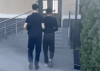 VIDEO // A încercat să înșele o pensionară de 89 de ani cu aproape 100.000 de lei. Un tânăr a fost reținut la Bălți