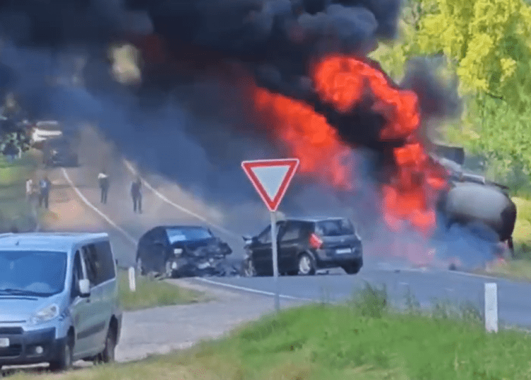 VIDEO // Un nou accident grav în raionul Sîngerei. Incendiu la o cisternă și tamponare între două mașini