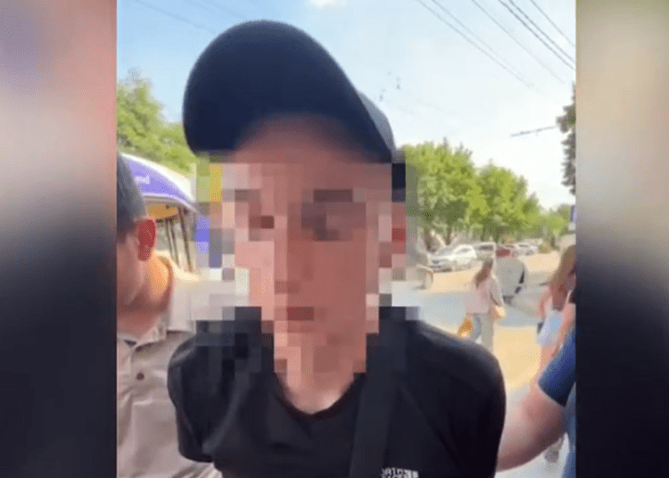 VIDEO // Tânăr din Ucraina, reținut la Bălți. A încercat să înșele o femeie de 73 de ani de aproape 9 mii de dolari